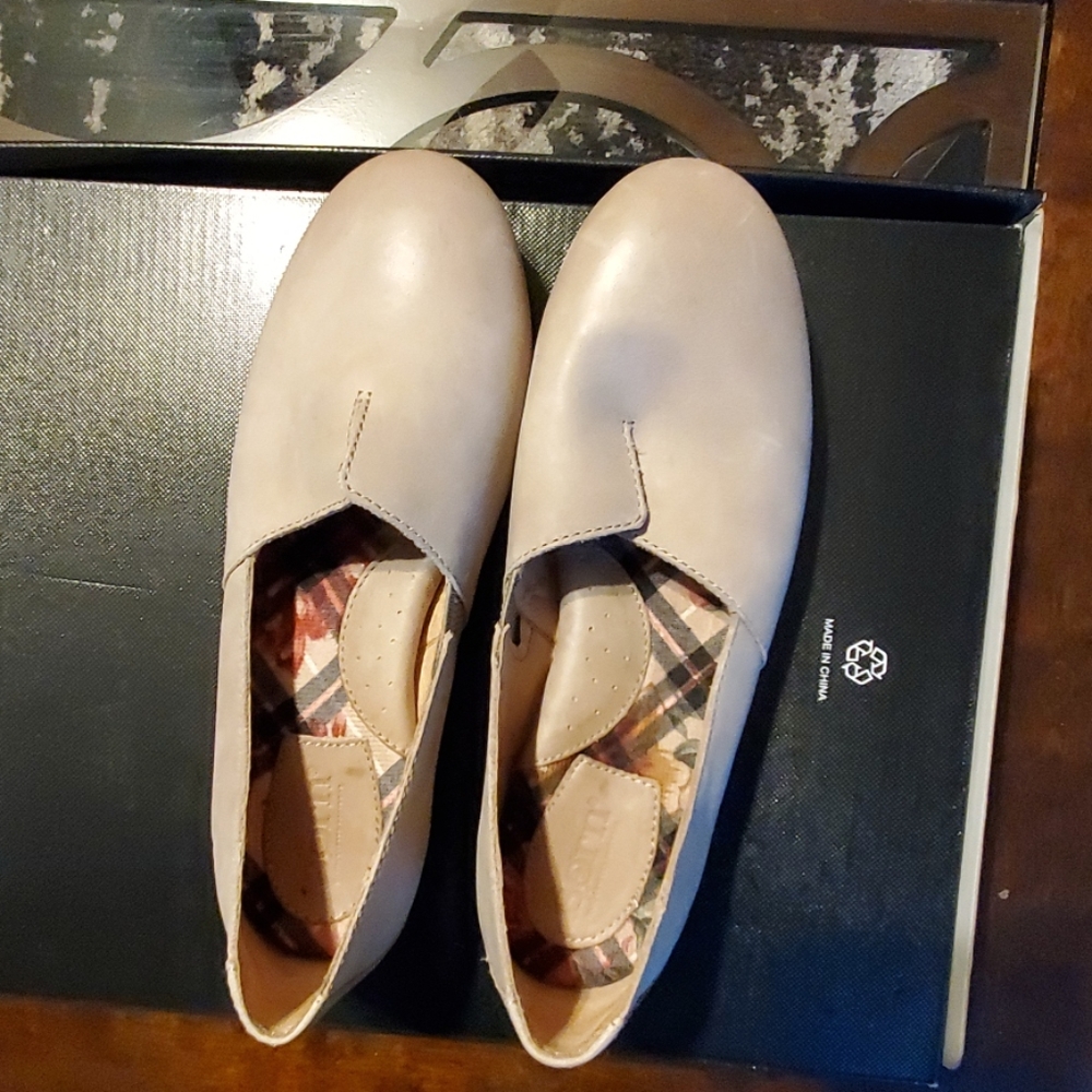 Used size 6 tan BORN Loafer